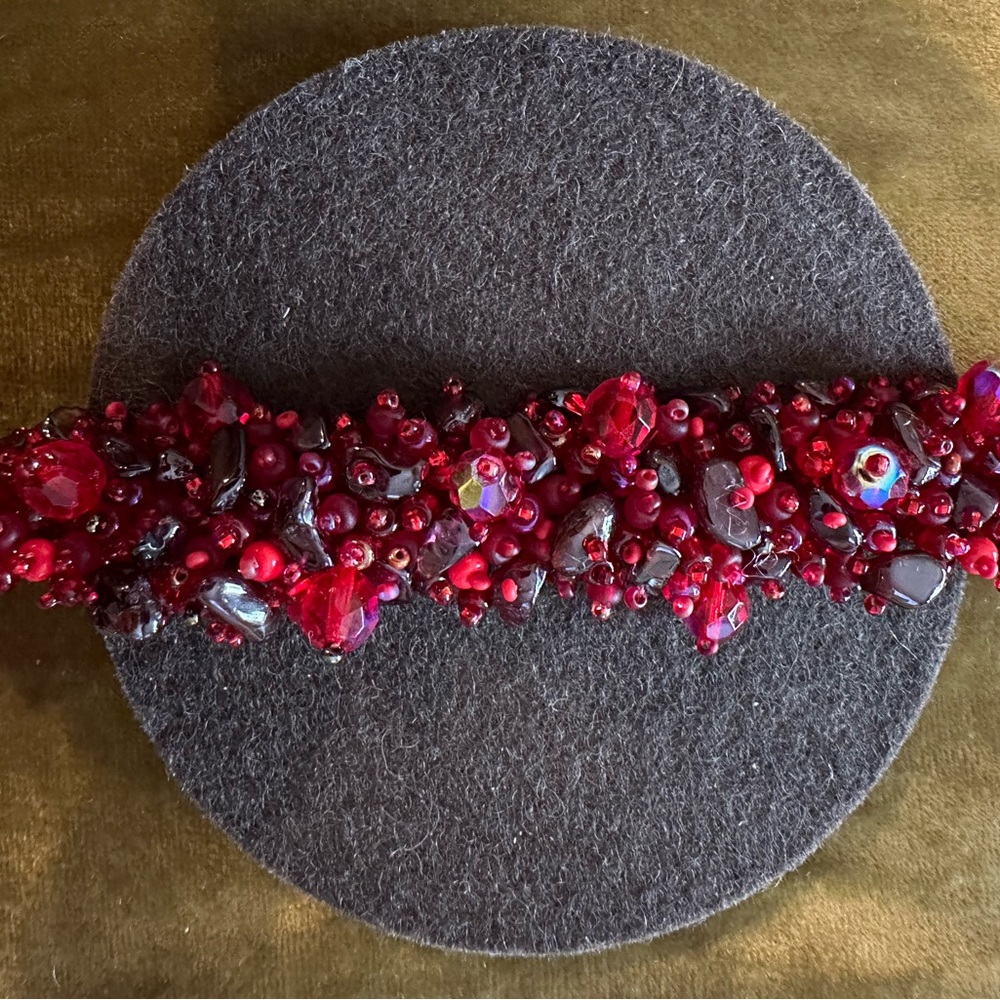 Red glass bead magnetic bracelet